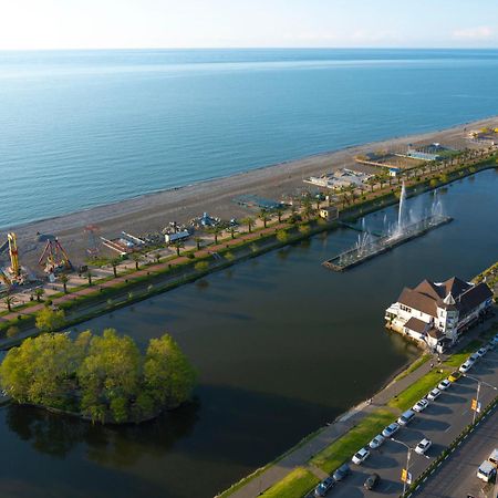 Seaside Resort In New Orbi Twins Батуми Екстериор снимка