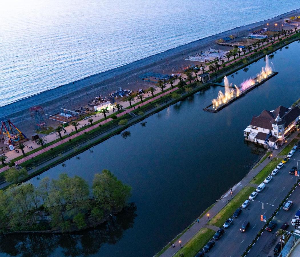 Seaside Resort In New Orbi Twins Батуми Екстериор снимка