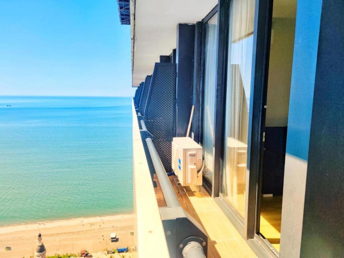 Seaside Resort In New Orbi Twins Батуми Екстериор снимка