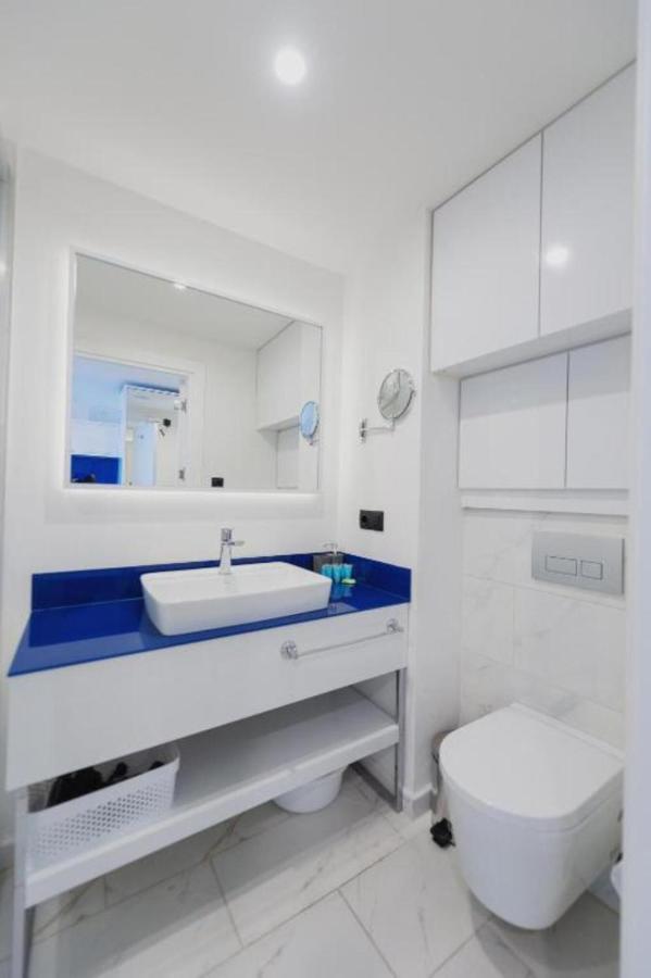 Seaside Resort In New Orbi Twins Батуми Екстериор снимка
