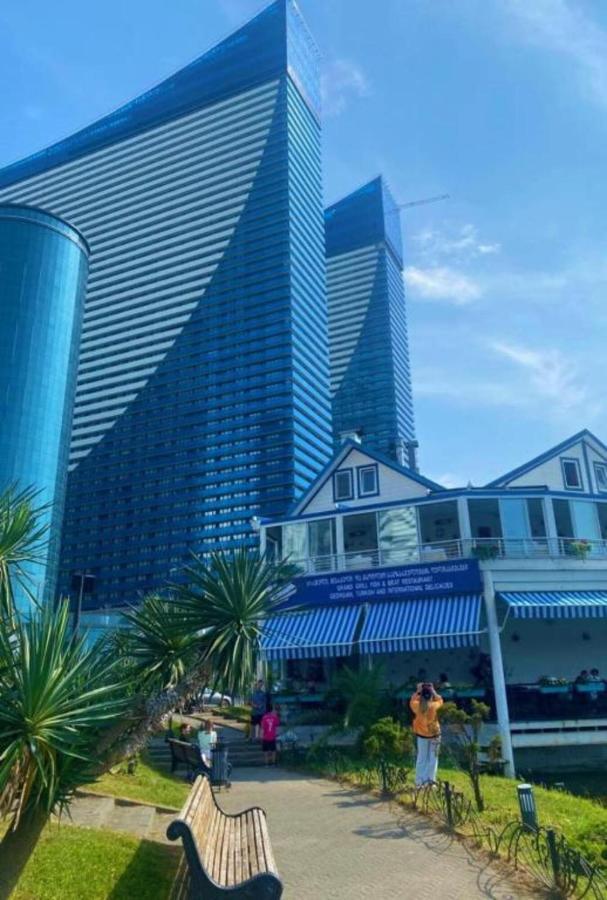 Seaside Resort In New Orbi Twins Батуми Екстериор снимка